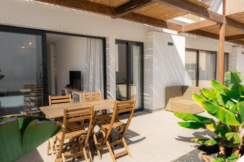 El Palmeral - Holiday Home with Terrace and Pool in Corralejo