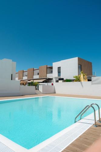 El Palmeral - Holiday Home with Terrace and Pool in Corralejo