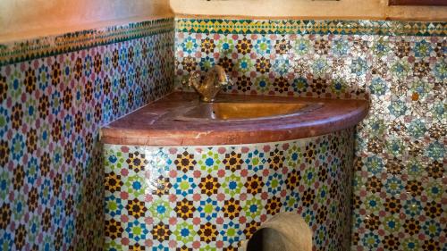 Bilik mandi di Villa luxueuse prés de la mer
