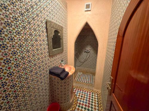 Bilik mandi di Villa luxueuse prés de la mer