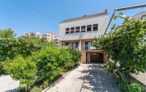 Cozy Apartment In Zadar With Wifi