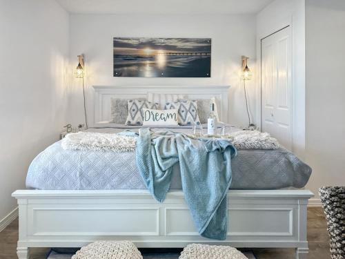 a bedroom with a bed with a blue blanket on it at Sunrise Destin-ation Beach view Heated Pool in Destin