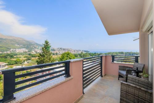 Pinia Apartment Split