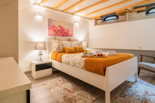 Host Wise - Colourful Cozy Flat