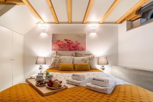 Host Wise - Colourful Cozy Flat