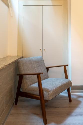Host Wise - Colourful Cozy Flat