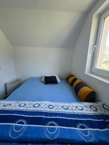 En eller flere senge i et værelse på Cozy and homely-Casa del Sole