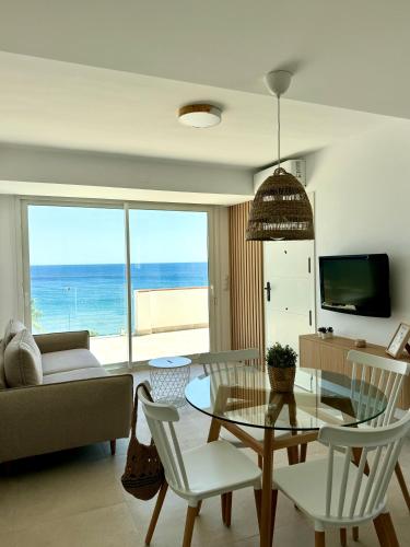 SunnyPalms - Beachfront Penthouse with stunning sea view