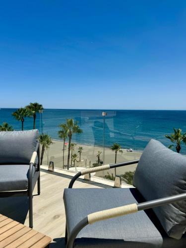SunnyPalms - Beachfront Penthouse with stunning sea view