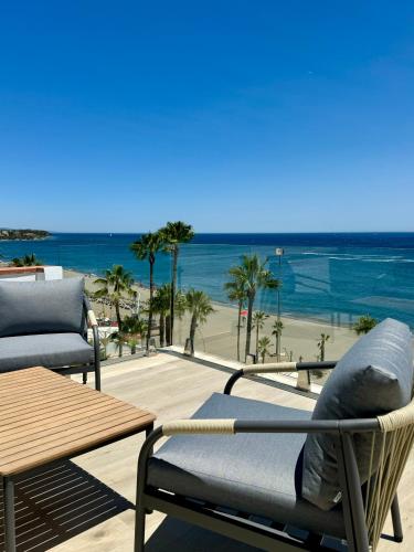 SunnyPalms - Beachfront Penthouse with stunning sea view