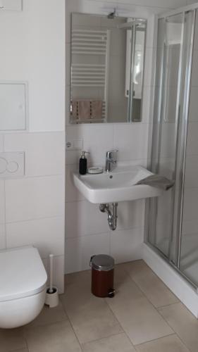 Un baño de Schloss-Appartements
