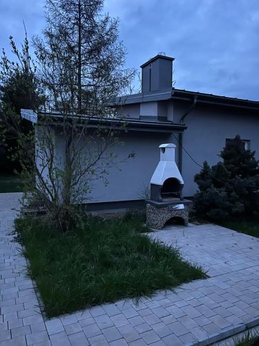 Το κτήριο όπου στεγάζεται  η παραθεριστική κατοικία