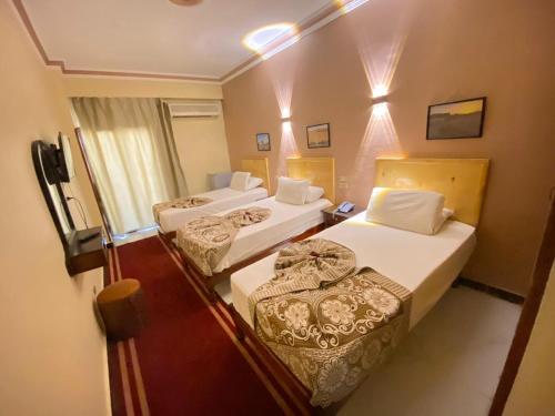Postel nebo postele na pokoji v ubytování Shady Hotel Luxor