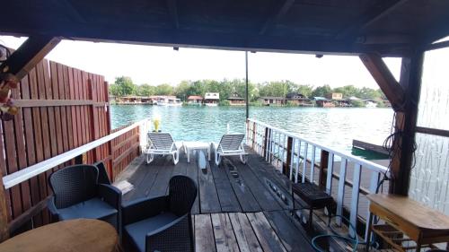 Vista d'un riu a prop de la casa o xalet