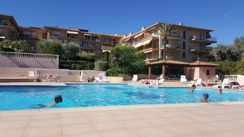 Πισίνα στο ή κοντά στο Résidence EDEN PARC SAINT TROPEZ 2
