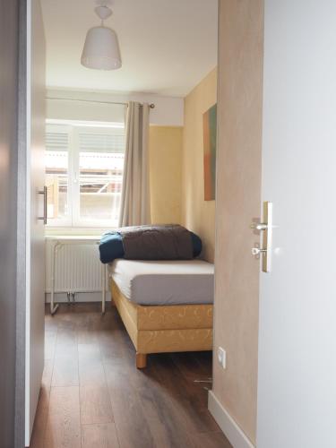 Postel nebo postele na pokoji v ubytování colmar entier