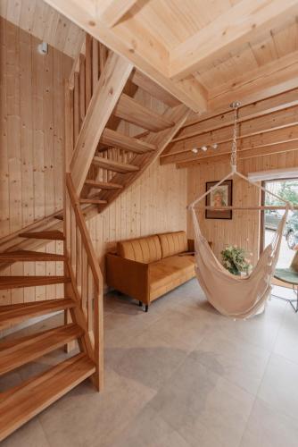 a room with a staircase and a hammock at Chaty Jagi Domek 2 in Czorsztyn