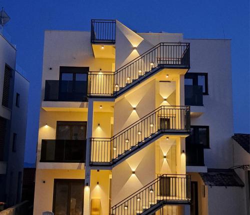 M&M Luxury Apartments