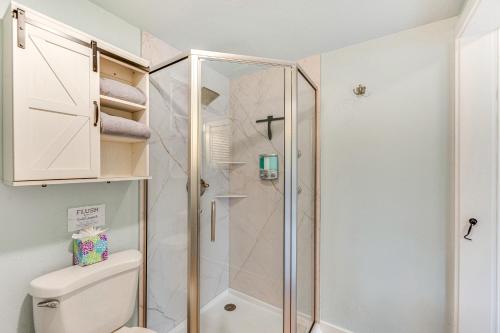 Vannituba majutusasutuses Estes Park Condo with Deck and Views about 3 Miles to RMNP