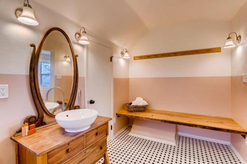 Un baño de Colorado Chautauqua Cottages