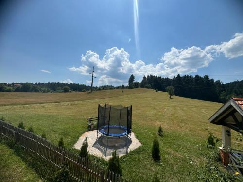a park with a bench in a field at Inn Nature in Pale