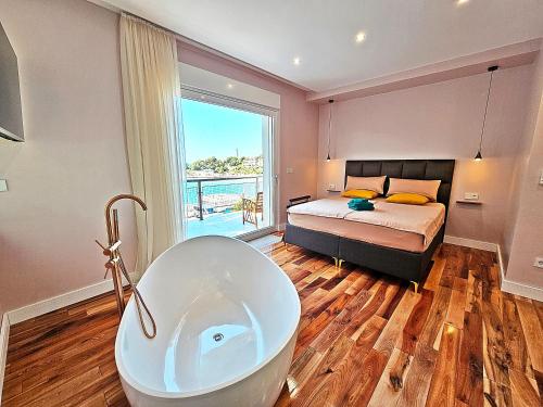 Postel nebo postele na pokoji v ubytování Panorama Prestige Penthouse- BEST LOCATION IN TOWN