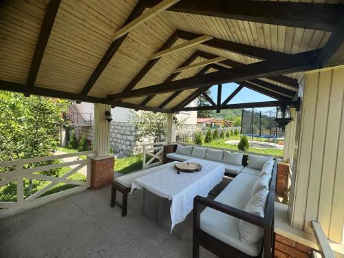 a covered patio with a couch and a table at Inn Nature in Pale
