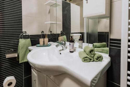 Bilik mandi di Apartman Aqua