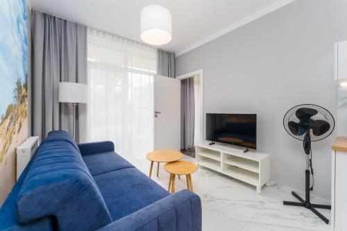 Μια τηλεόραση ή/και κέντρο ψυχαγωγίας στο Apartament Baltic Park IIB z Basenem Letnim by HolidaySun