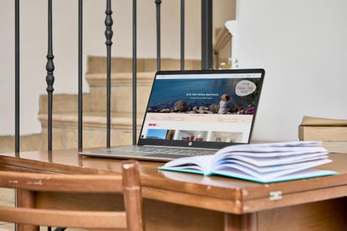 Televisyen dan/atau pusat hiburan di Bella Villa Apartments