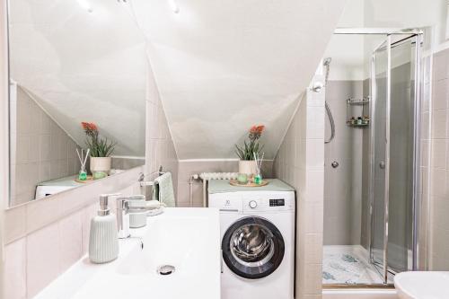 a bathroom with a washing machine and a shower at Casa Manzoni in Pallanza