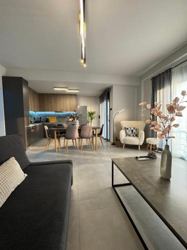 Marimar Panoramic Retreat: Magnificent Space and Breathtaking Gulf View