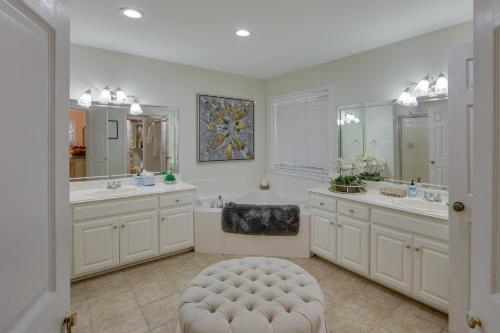 Φωτογραφία από το άλμπουμ του The Crown Goose - Bullard Home with Pool and Spa! σε Bullard
