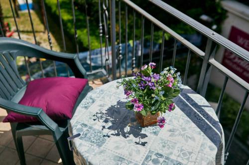 Balkoni atau teres di Bella Villa Apartments