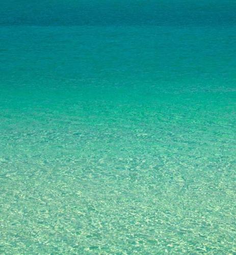 a large body of water with blue water at Hippocampus House in Stratónion