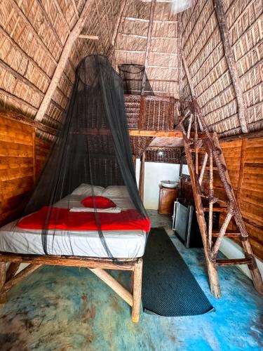 a bedroom with a hammock and two bunk beds at Valle Bucana in Santa Bárbara de Samaná