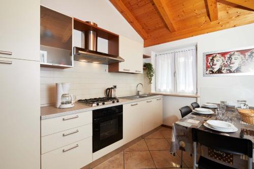 Dapur atau dapur kecil di Bella Villa Apartments