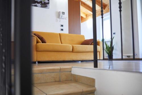 Ruang duduk di Bella Villa Apartments