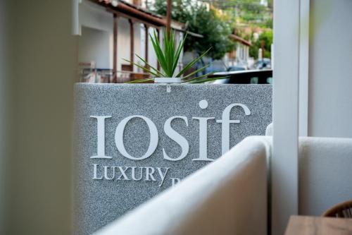 Gallery image of IOSIF LUXURY ROOMS CENTER in Neos Marmaras