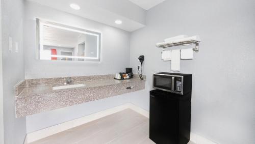 Koupelna v ubytování Executive Inn Hondo