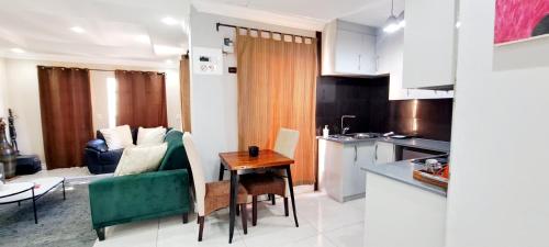 Cucina o angolo cottura di Waterfall City Guest Lodge