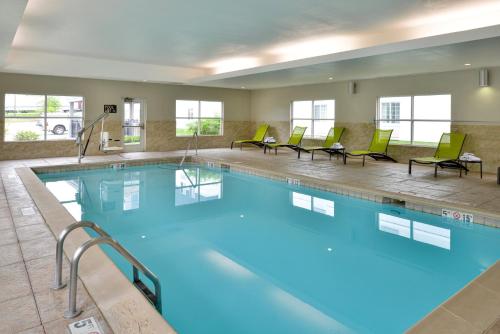 a large pool with blue water in a hotel room at Candlewood Suites Kansas City Northeast by IHG in Kansas City