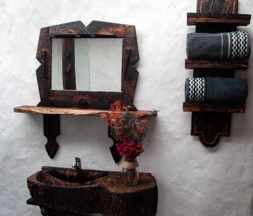 a mirror on a wall next to a sink at Hoguera del Nómada in Santo Domingo