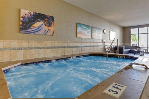 a large swimming pool in a hotel room at Drury Plaza Hotel Nashville Franklin in Franklin