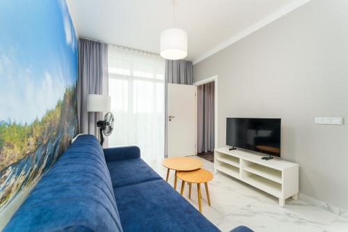 Μια τηλεόραση ή/και κέντρο ψυχαγωγίας στο Apartament Baltic Park IVB z Basenem Letnim by HolidaySun