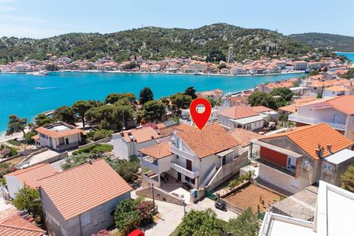 Apartments by the sea Tisno, Murter - 812