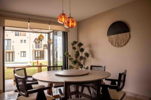 a dining room with a wooden table and chairs at CASA preciosa en SAN MIGUEL con alberca, 6PAX 4bed in San Miguel de Allende