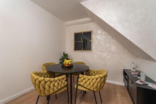 L & M Apartment - Perfect Old Town Location Two Bedroom House