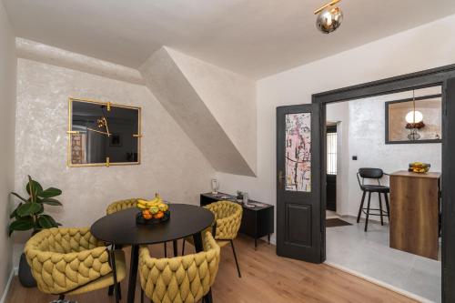 L & M Apartment - Perfect Old Town Location Two Bedroom House