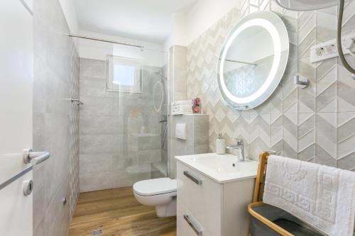 Ένα μπάνιο στο Apartments with parking space Seget Donji, Trogir - 23273